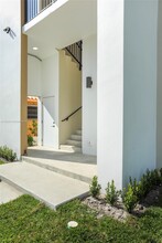 132 SW 35th Ave in Miami, FL - Building Photo - Building Photo