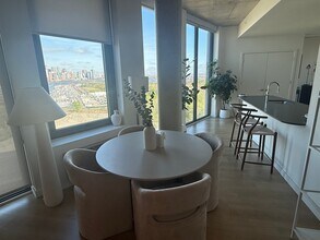 270 Johnston Ave, Unit 1403 in Jersey City, NJ - Foto de edificio - Building Photo