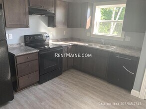17 Twin Oak Dr in Glenburn, ME - Building Photo - Building Photo