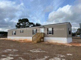 4831 Douglas Dr in Milton, FL - Building Photo