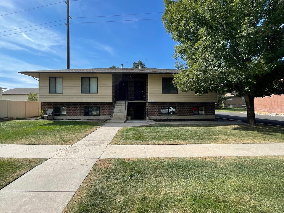 3943 S 700 W, Unit Apt 3 in Riverdale, UT - Building Photo