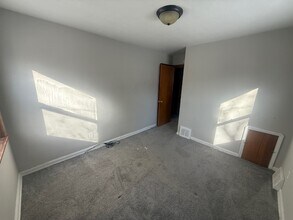 15818 Maplewood Ave in Maple Heights, OH - Building Photo - Building Photo