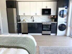 872 Broadway, Unit 202 in Somerville, MA - Building Photo