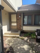 2494 Smith St in Rolling Meadows, IL - Building Photo