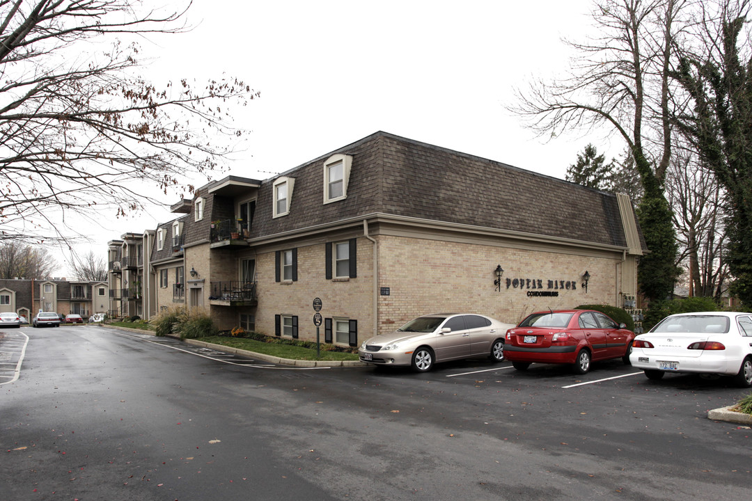 Poplar Manor Condominiums in Louisville, KY - Foto de edificio