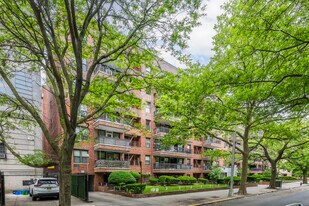 540 Ocean Pky in Brooklyn, NY - Building Photo
