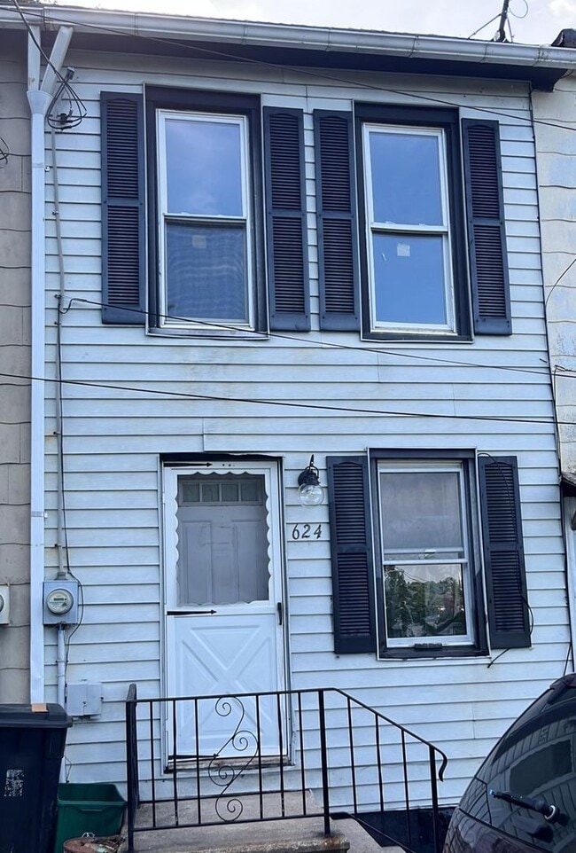 property at 624 S 17 1/2 St