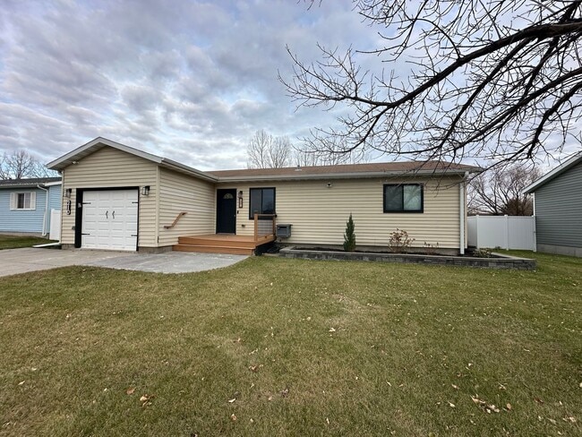 210 3rd St E in Horace, ND - Building Photo - Building Photo