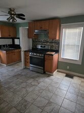 15 Clubhouse Rd, Unit #1 in Windsor, CT - Foto de edificio - Building Photo