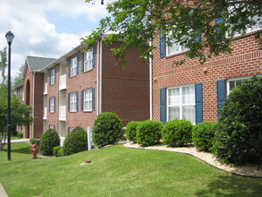 Lakeside Apartments in Greenville, NC - Foto de edificio - Building Photo