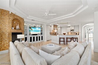 25941 Hickory Blvd in Bonita Springs, FL - Foto de edificio - Building Photo