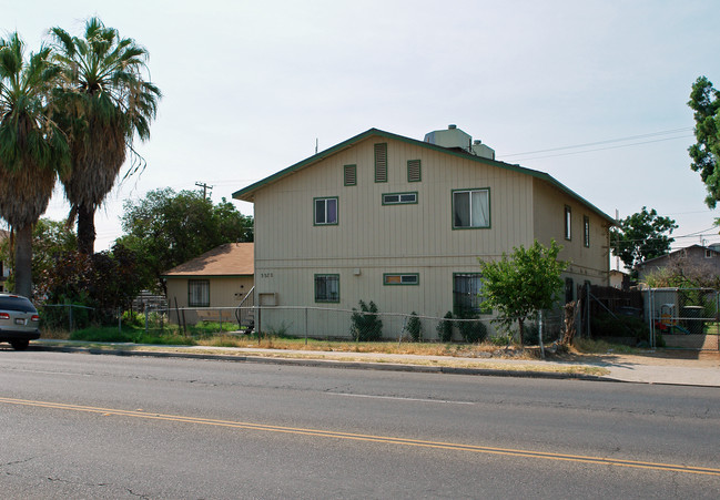 3272 E Olive Ave in Fresno, CA - Building Photo - Building Photo