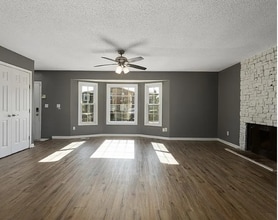 14011 Dunbar Ct in Grandview, MO - Building Photo - Building Photo