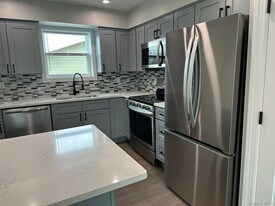 99 N Railroad Ave in Babylon, NY - Building Photo