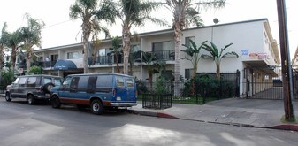 Las Palmas Terrace in Van Nuys, CA - Building Photo