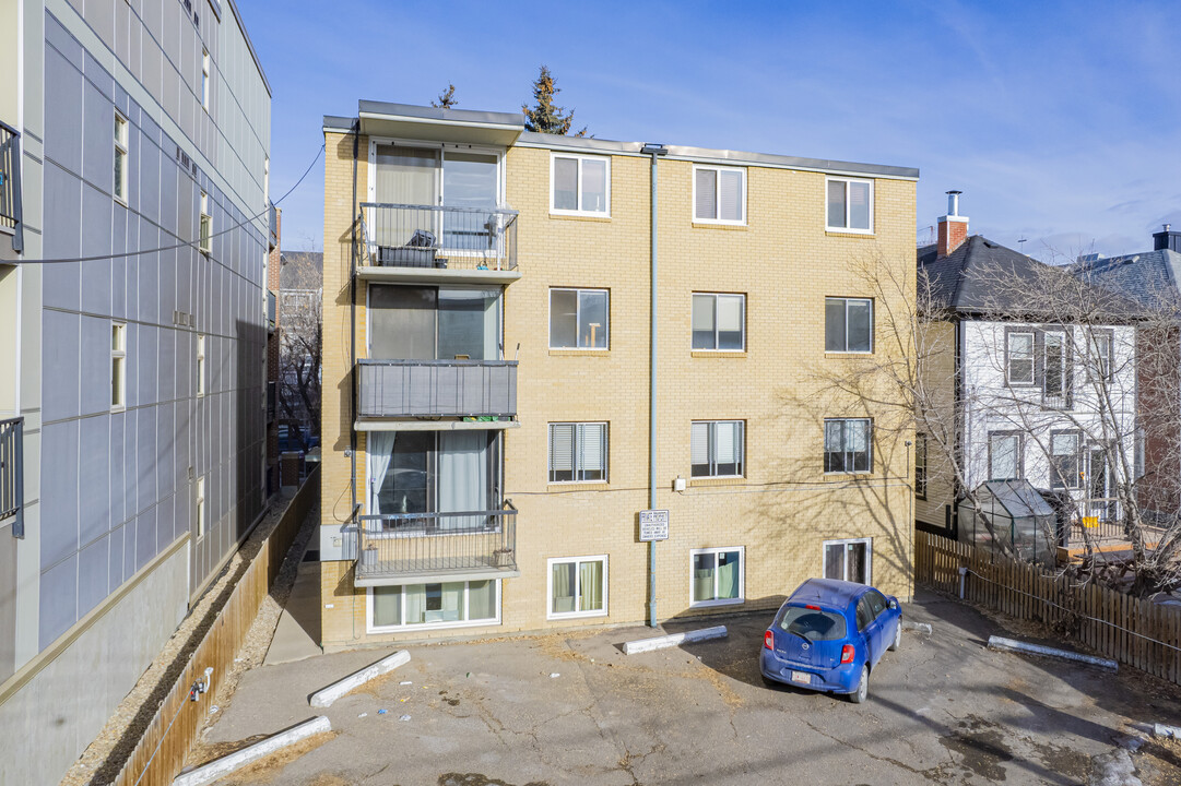 309 20th Ave SW in Calgary, AB - Building Photo