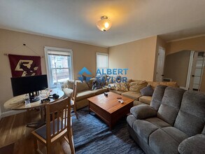 93 Undine Rd, Unit 93 in Boston, MA - Foto de edificio - Building Photo