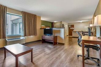 Furnished Studio - West Sacramento in West Sacramento, CA - Foto de edificio - Building Photo