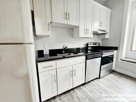 1712 Beacon St in Brookline, MA - Building Photo