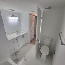 6292 NW 186th St, Unit 303 in Hialeah, FL - Foto de edificio - Building Photo