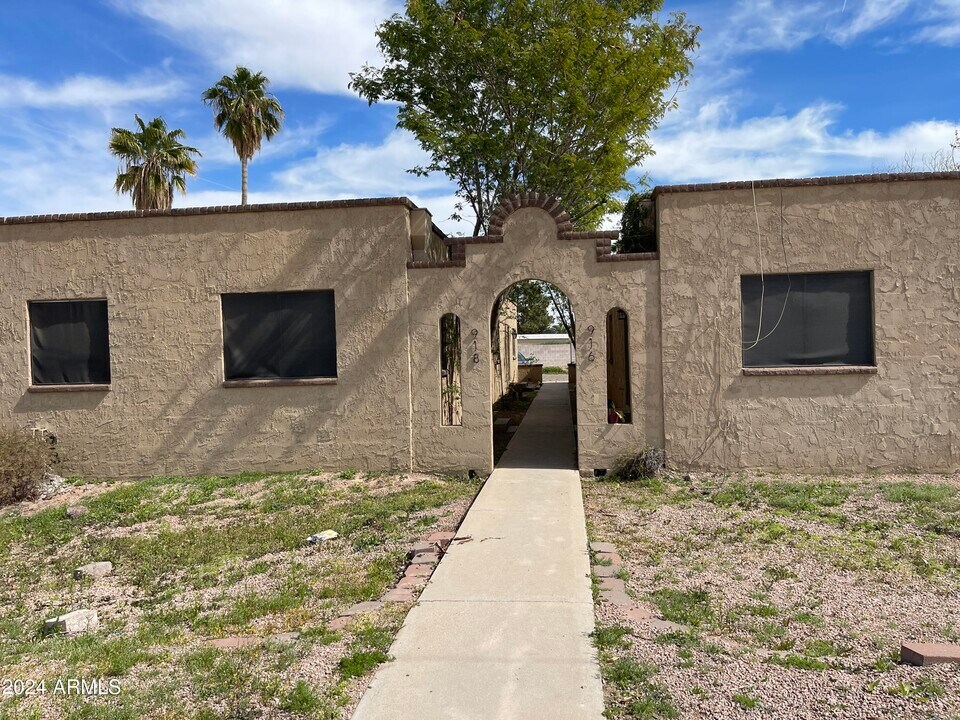 916 N Pueblo Dr in Casa Grande, AZ - Building Photo