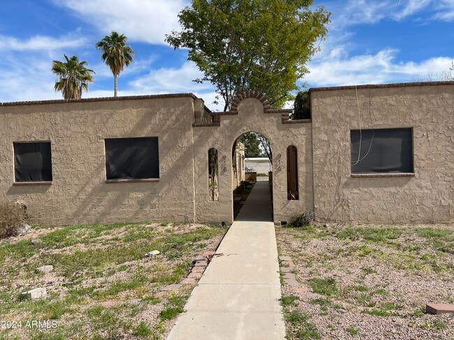 property at 916 N Pueblo Dr
