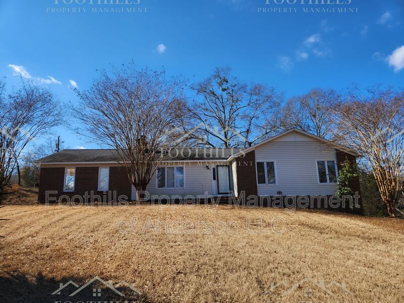 203 Cretewood Dr in Anderson, SC - Building Photo