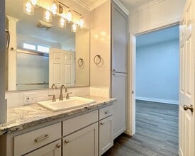 1212 N Irwin St in Hanford, CA - Building Photo - Building Photo