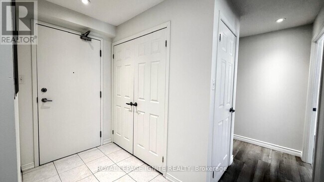 128 Aspen Springs Dr in Bowmanville, ON - Building Photo - Building Photo