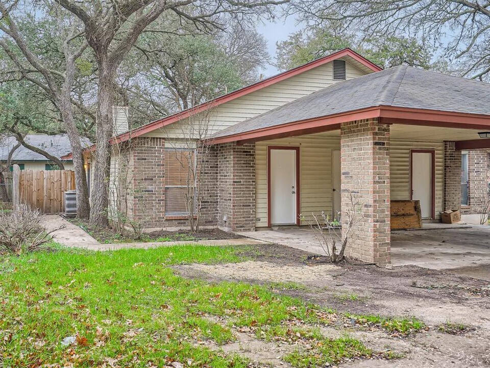 1304 Matthews Ln in Austin, TX - Building Photo