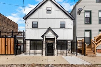 2134 N Bingham St, Unit 1R in Chicago, IL - Building Photo - Building Photo