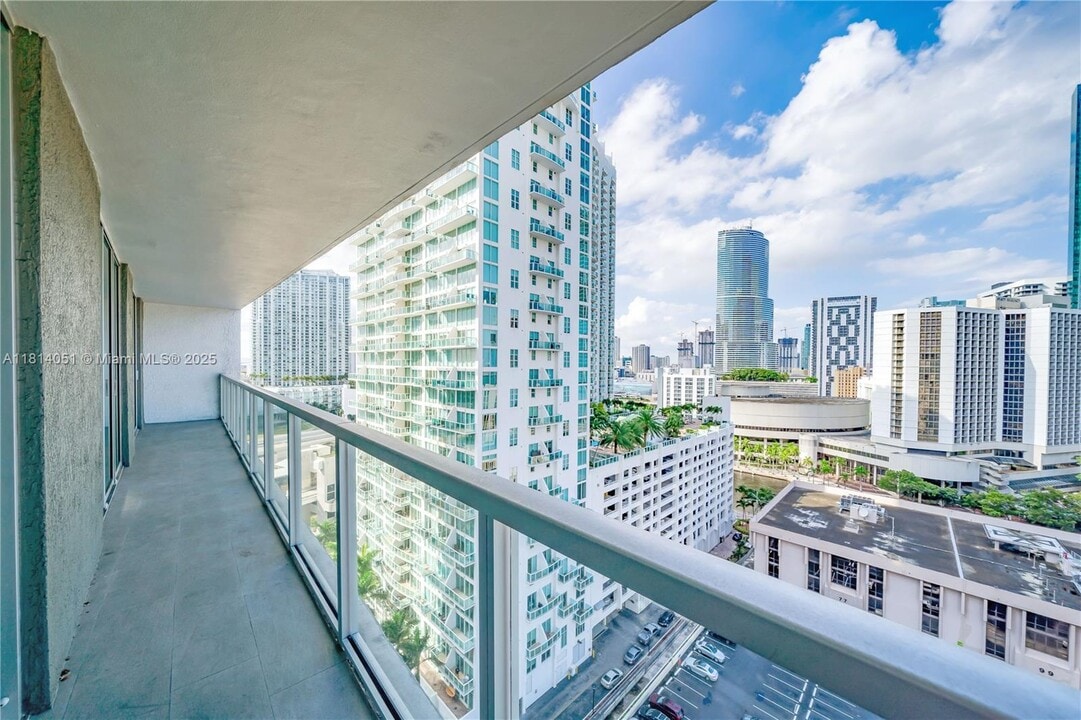 55 SE 6th St, Unit 1703 in Miami, FL - Building Photo