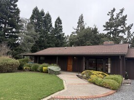 2150 Vineyard Rd in Novato, CA - Building Photo