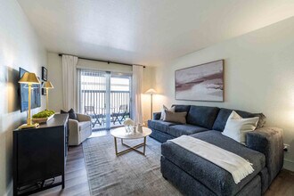 IMT Desert Palm Village in Tempe, AZ - Building Photo - Building Photo