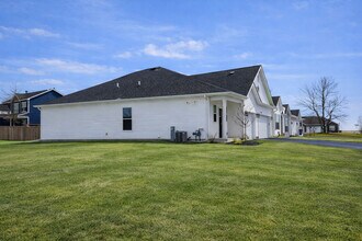 344 E Stratford Ave in Cortland, IL - Building Photo - Building Photo