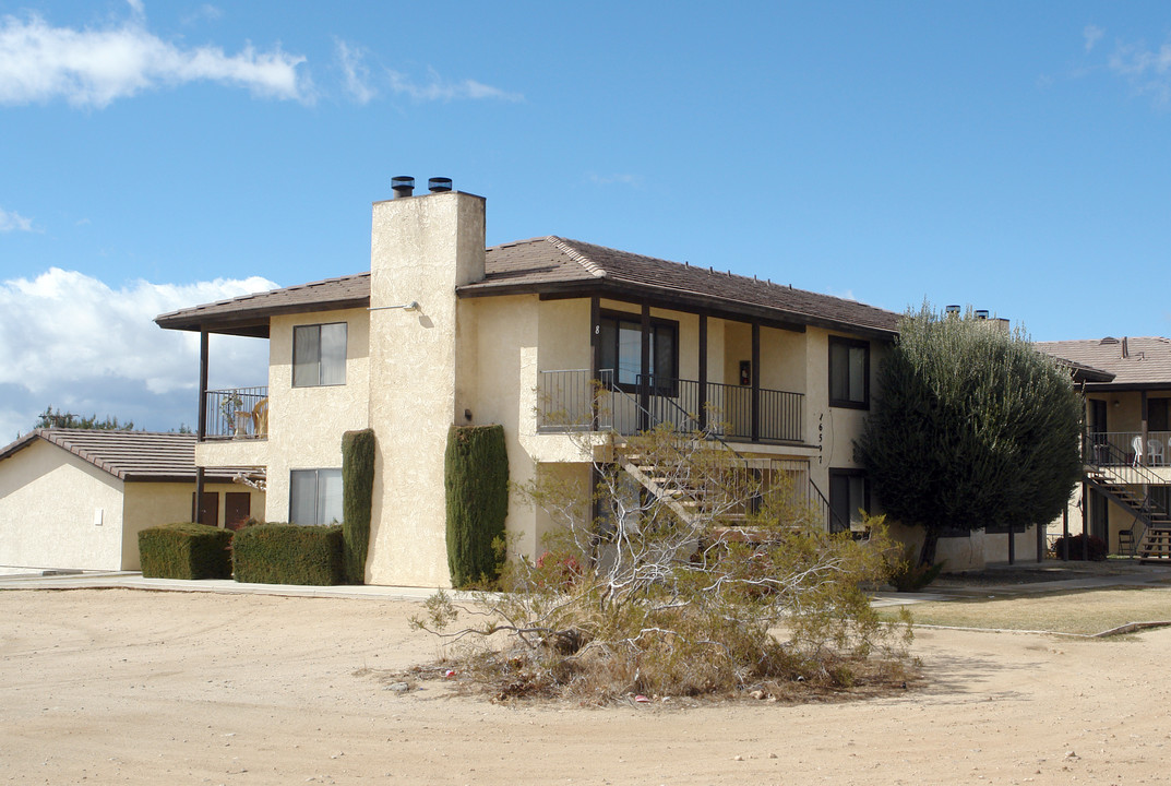 16597 Green Tree Blvd in Victorville, CA - Building Photo