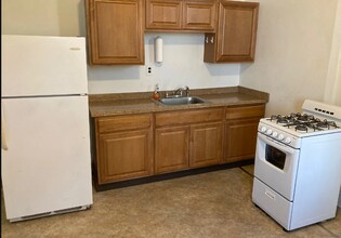 221X Brookfield Ave in Baltimore, MD - Building Photo - Building Photo