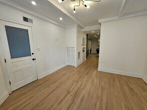 2541 N Southport Ave in Chicago, IL - Building Photo - Building Photo