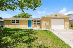4801 5th St in New Port Richey, FL - Building Photo