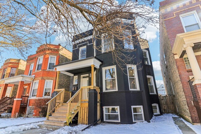 2307 N Avers Ave in Chicago, IL - Building Photo - Building Photo