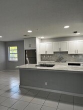 354 NW 42nd St in Boca Raton, FL - Foto de edificio - Building Photo