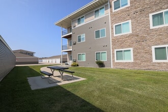 Timber Creek Apartment Homes in Fargo, ND - Foto de edificio - Building Photo