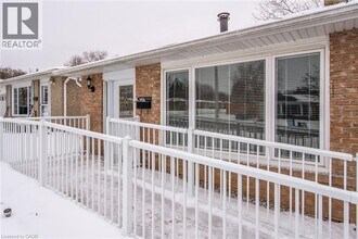 60 Hahn Ave in Cambridge, ON - Building Photo - Building Photo