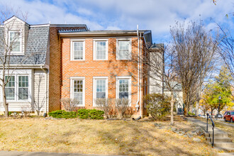 3983 Wilcoxson Dr in Fairfax, VA - Building Photo - Building Photo