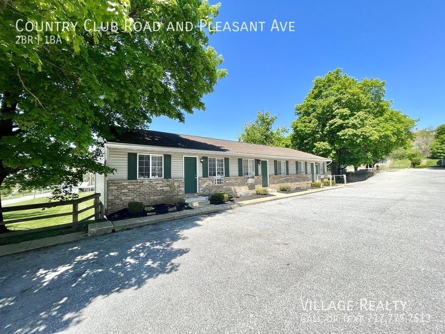 611 Country Club Rd, Unit A in Red Lion, PA - Building Photo