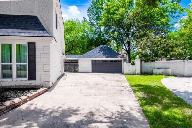 5607 Court of York in Houston, TX - Building Photo - Building Photo