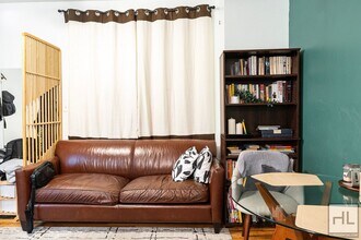 11 STREET, Unit 1A in Brooklyn, NY - Foto de edificio - Building Photo