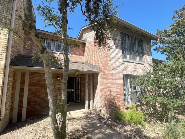 2105 Morley Dr in Austin, TX - Building Photo - Building Photo