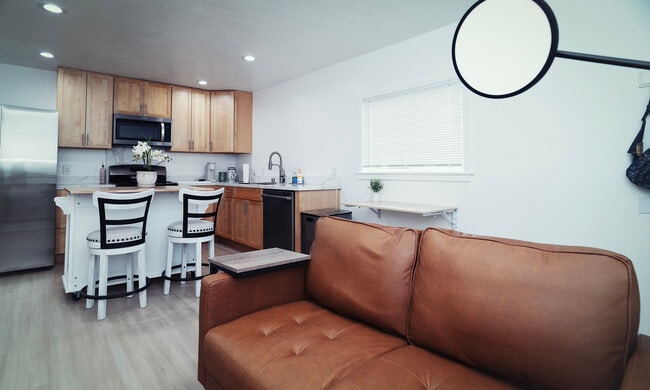 730 Sunset Pky, Unit ADU in Novato, CA - Building Photo - Building Photo