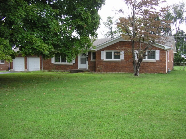 property at 1415 Woodhurst St